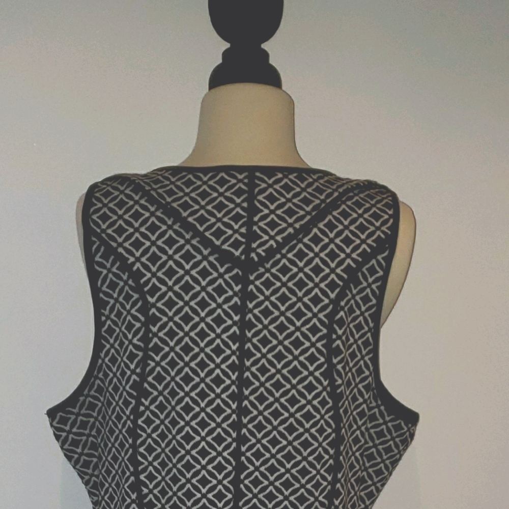 Dress - Picture 8 of 8